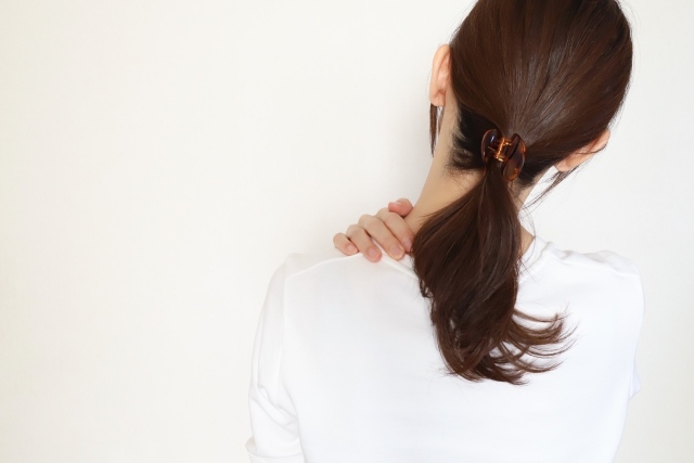 肩こりの女性