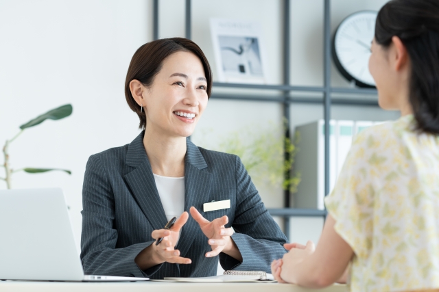 イキイキと仕事をする女性