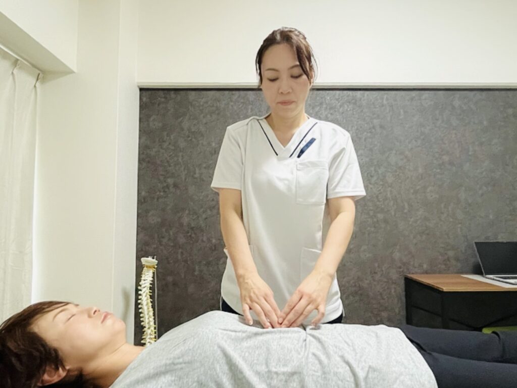 お腹の施術